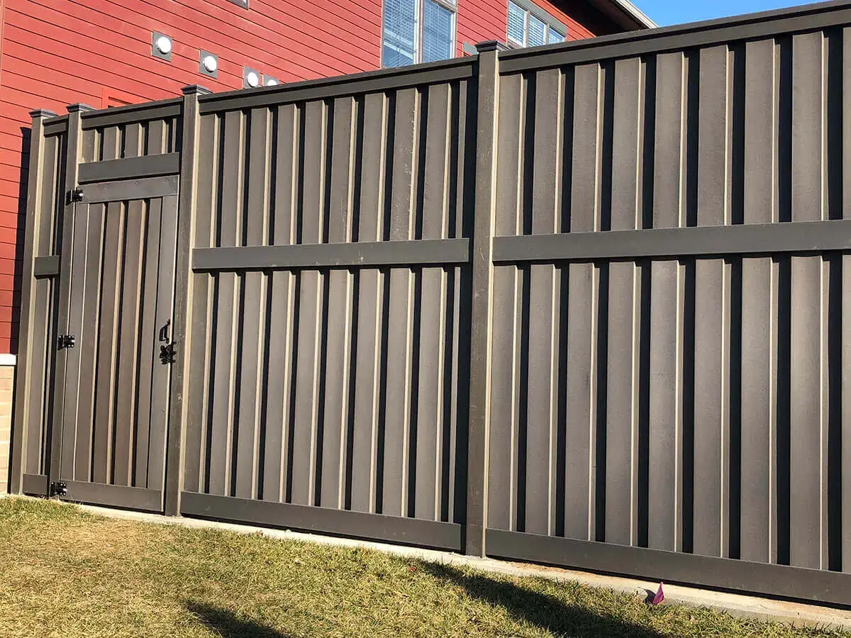 Sk 8 foot trex privacy fence with gate