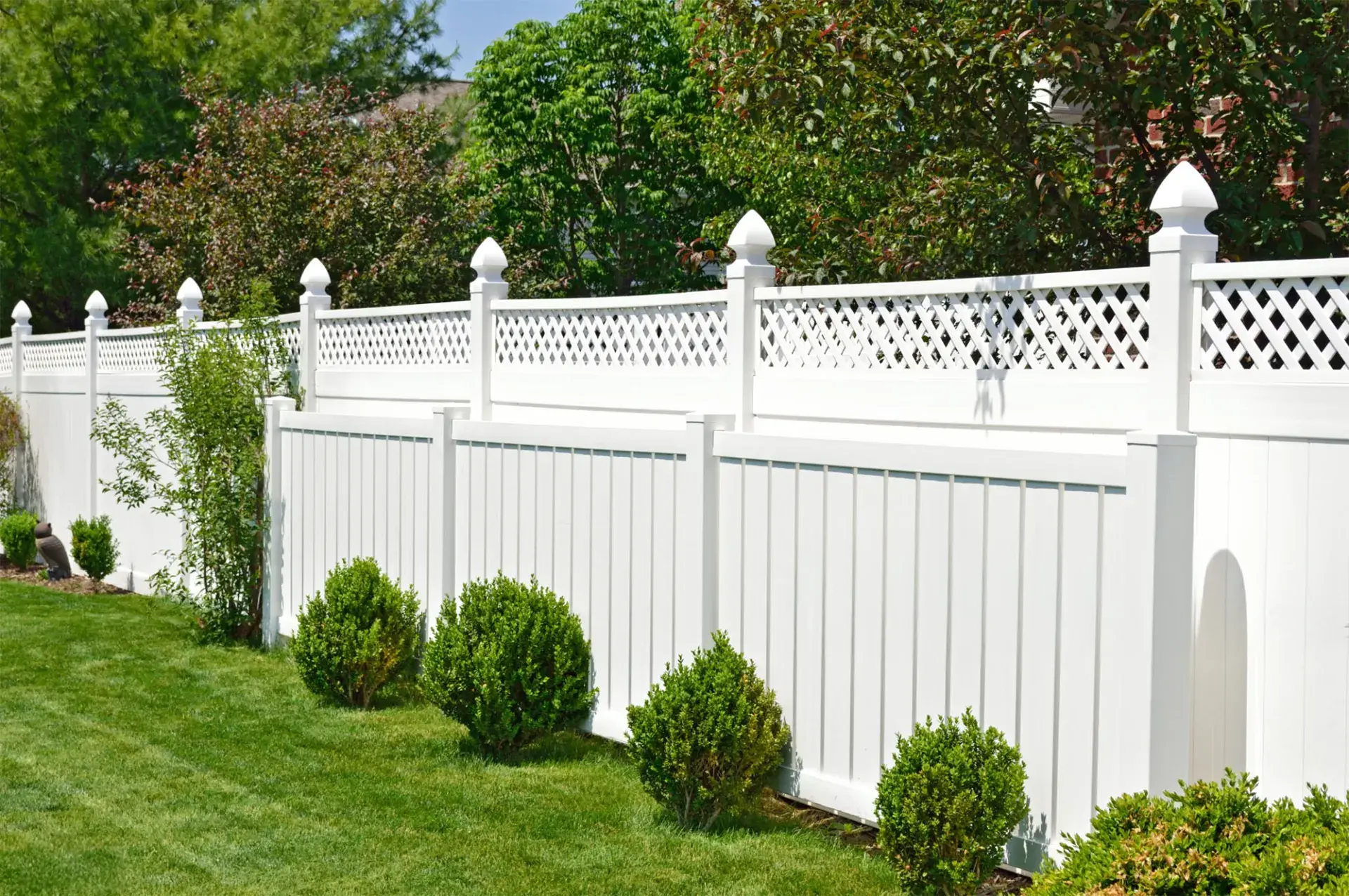 Sk contemporary white vinyl fence