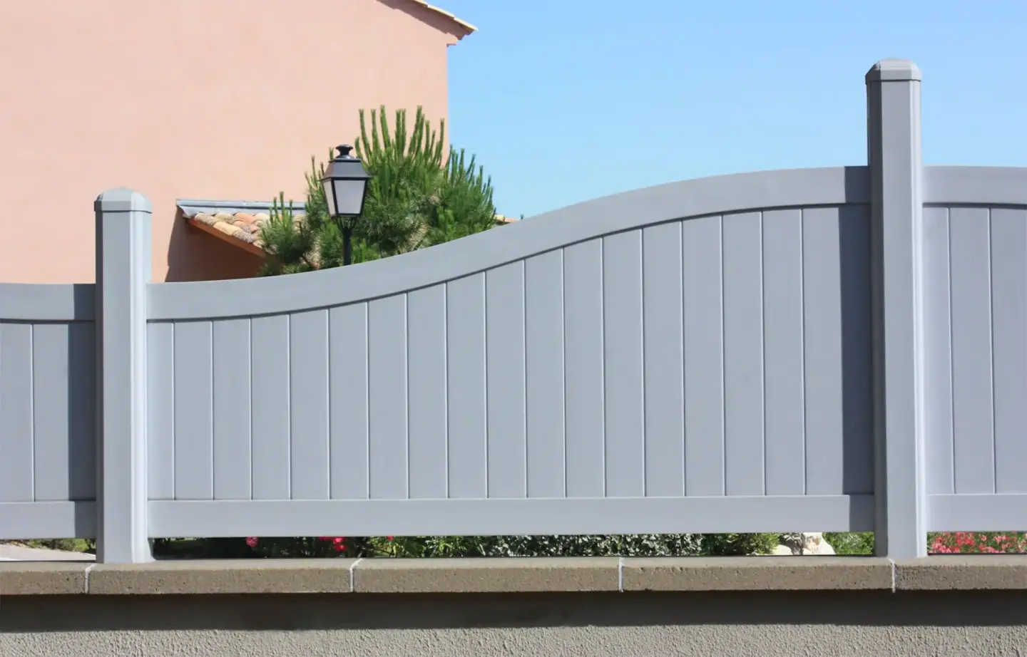 Sk fence vinyl panels fixed on a wall closed garden