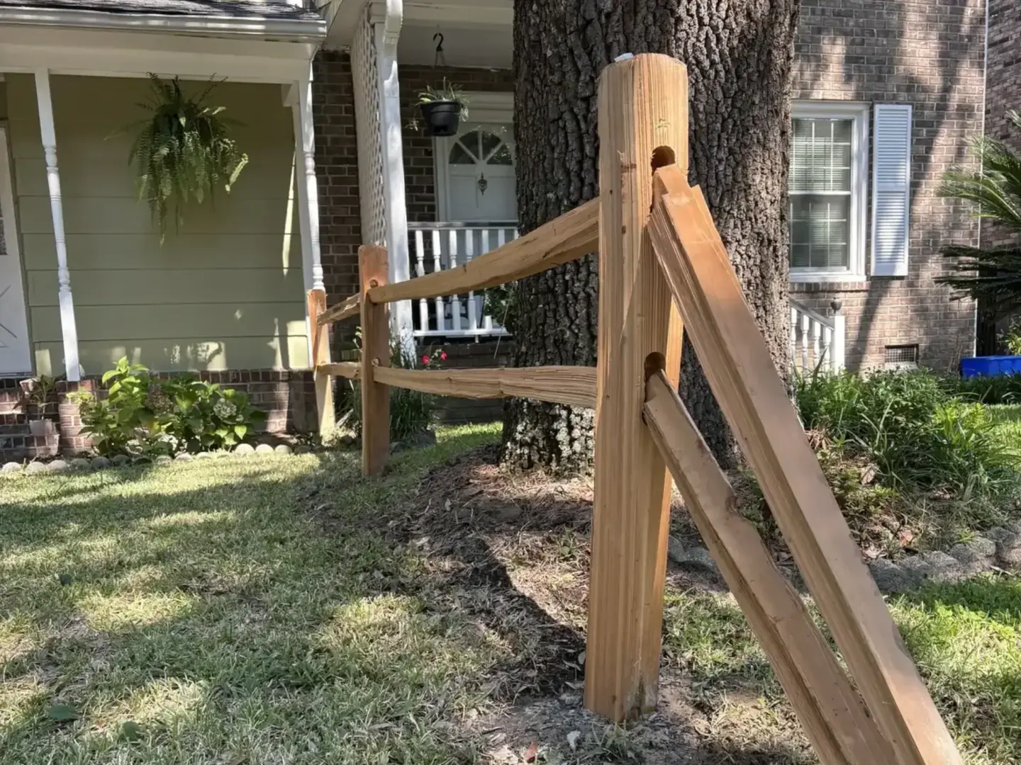 Split rail fence repair and installation in modern house in charleston sc